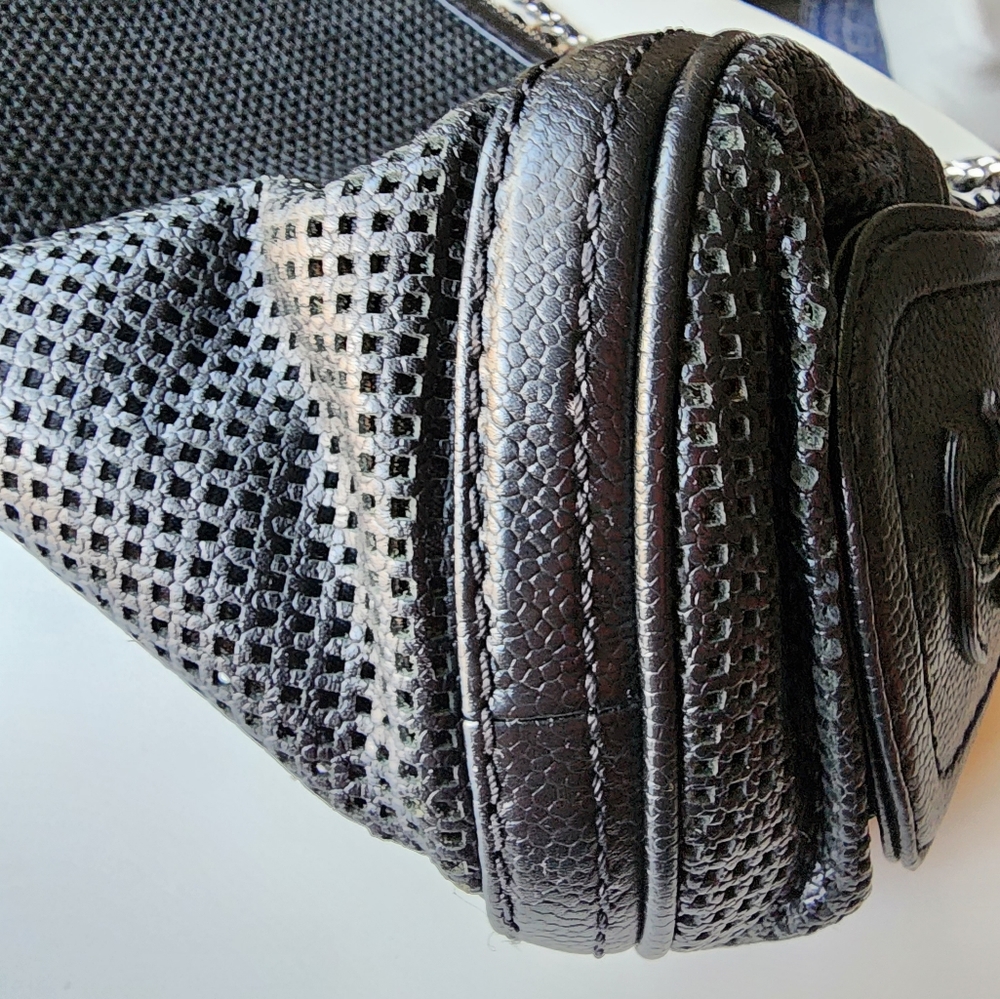 Chanel Perforated Pulley Shoulder Bag - Picture 4 of 16